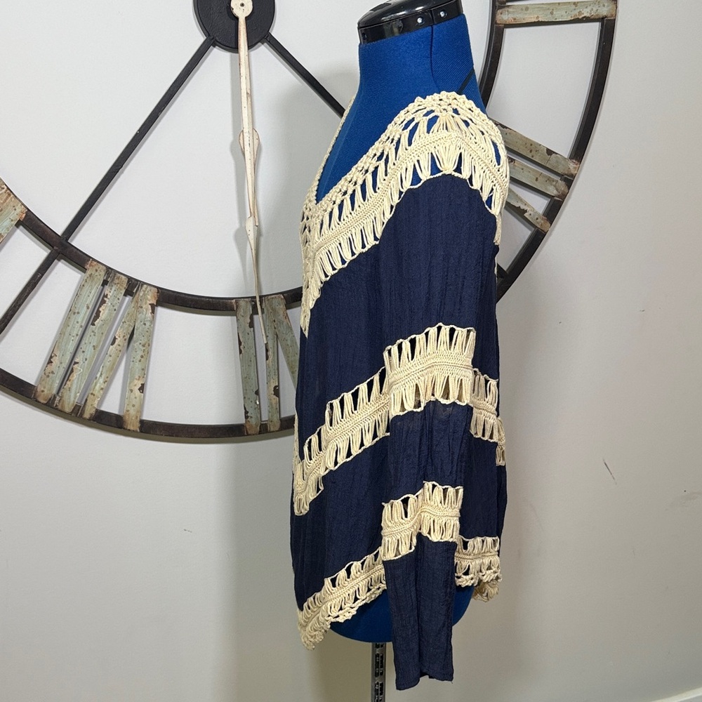 Umgee Navy and Cream Crochet Trim Top - Picture 4 of 10